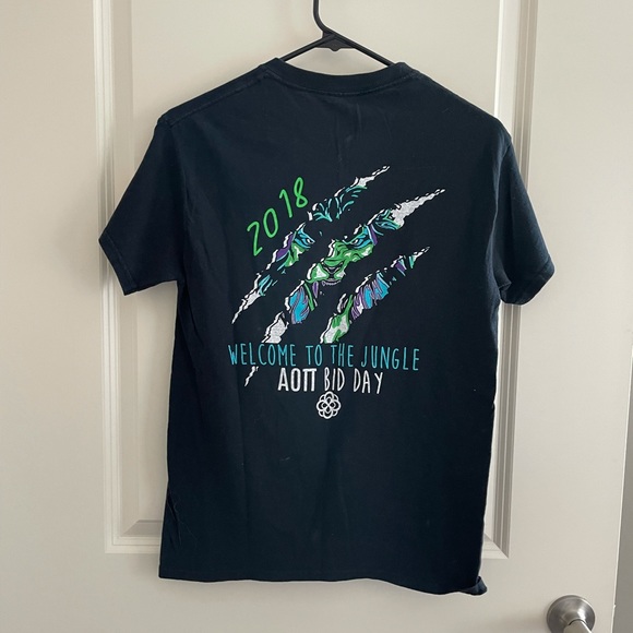 Alpha Omicron Pi t shirt ✨ - Picture 2 of 2